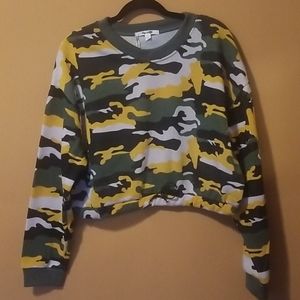 ||Miss Selfie|| Camo Cropped Fleece Sweatshirt -L